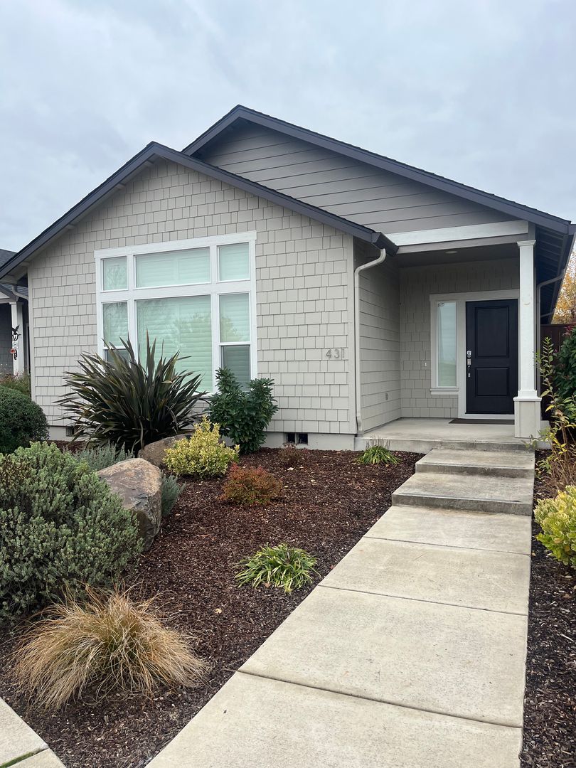 Central Point House: 431 S Haskell