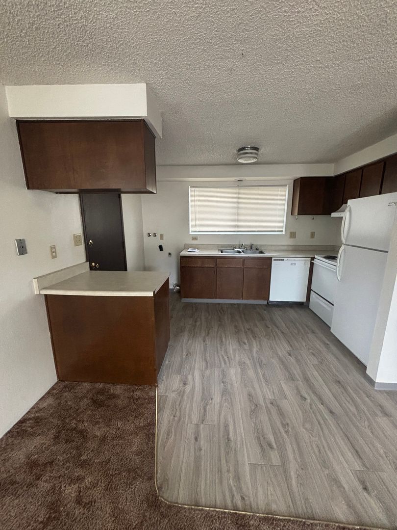 Ashland Apartment: 1749 Siskiyou Blvd1-16
