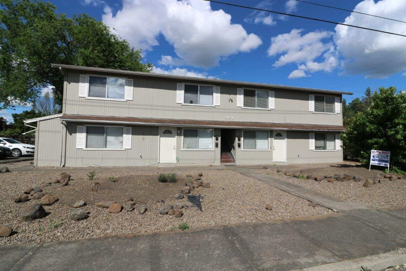 Central Point Apartment: 264 N. 8th St. #A-D