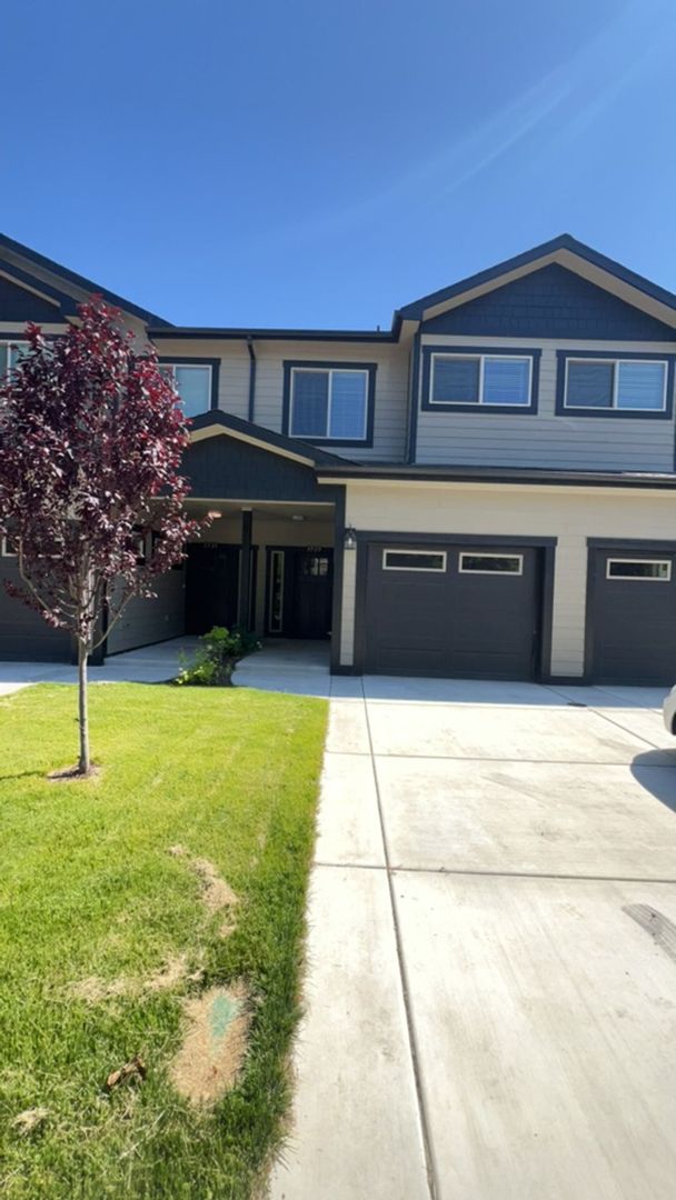 Grants Pass House: 1729 Kids Way