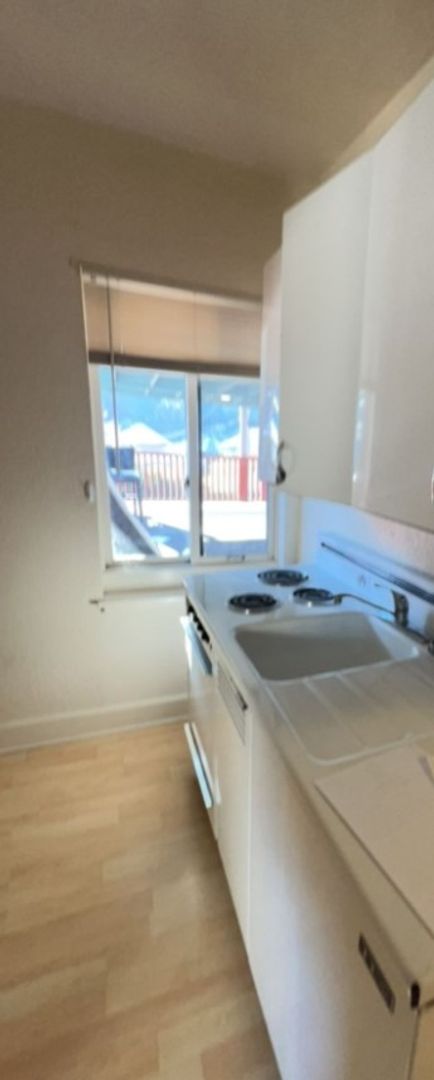 Glendale Apartment: 552 SE Pacific Avenue #1-10