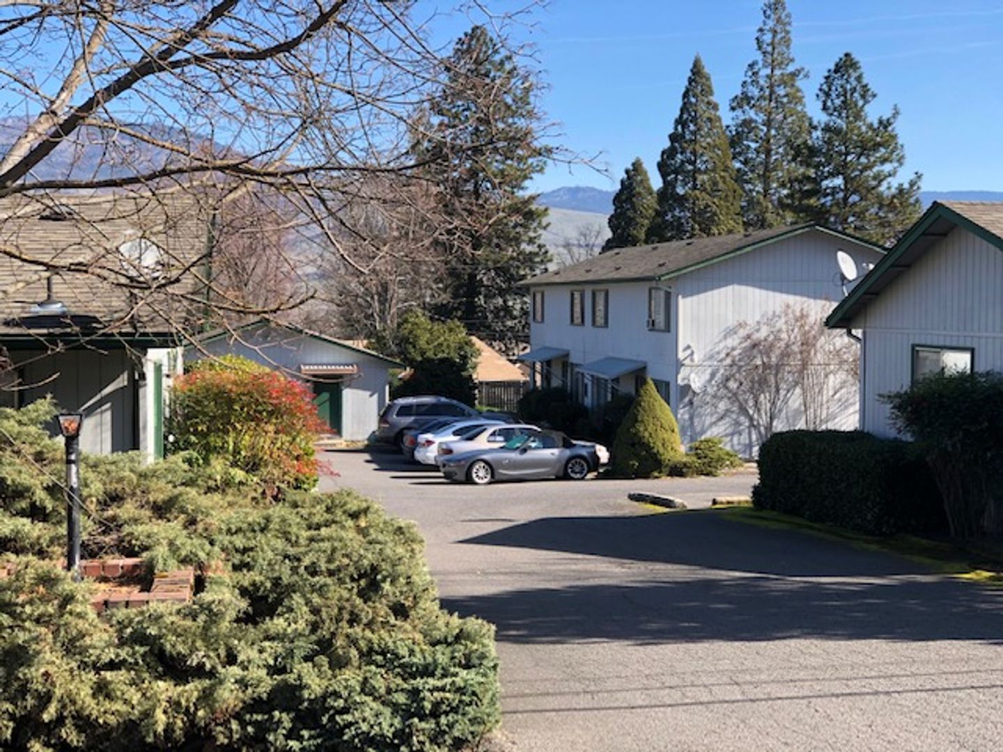 Ashland Apartment: 1749 Siskiyou Blvd1-16