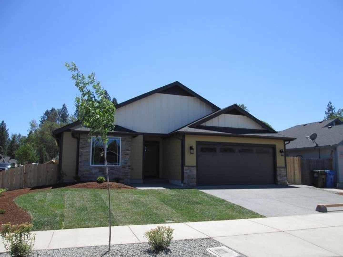 3BED2BATH - YARD, GARAGE, LAUNDRY HOOKUPS