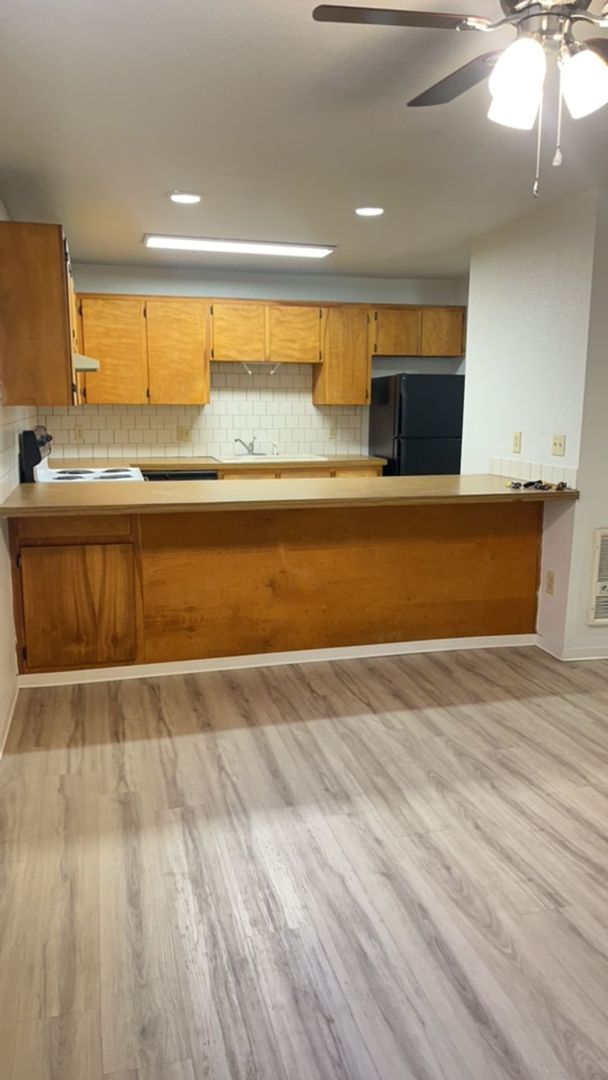 Central Point Apartment: 291-297 N. 10th St.