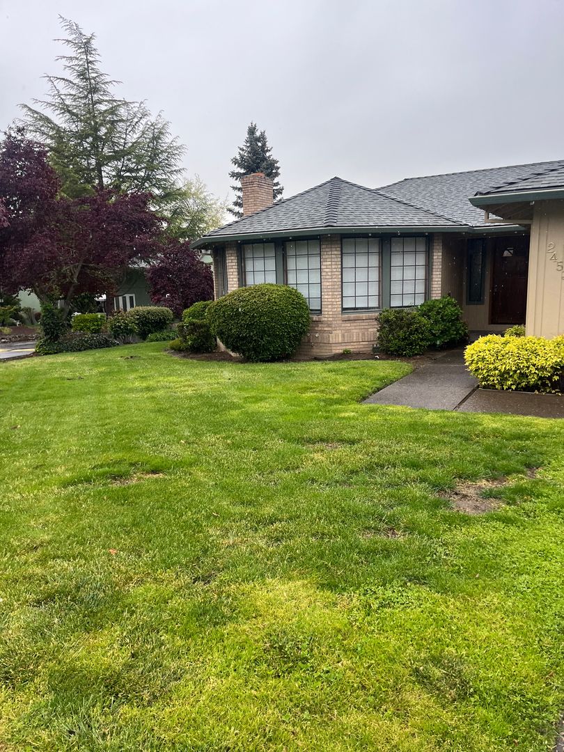 Medford House: 2453 Republic Way