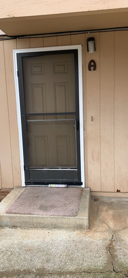 4043-2g - 817 NE A St. #&#39;s A-J