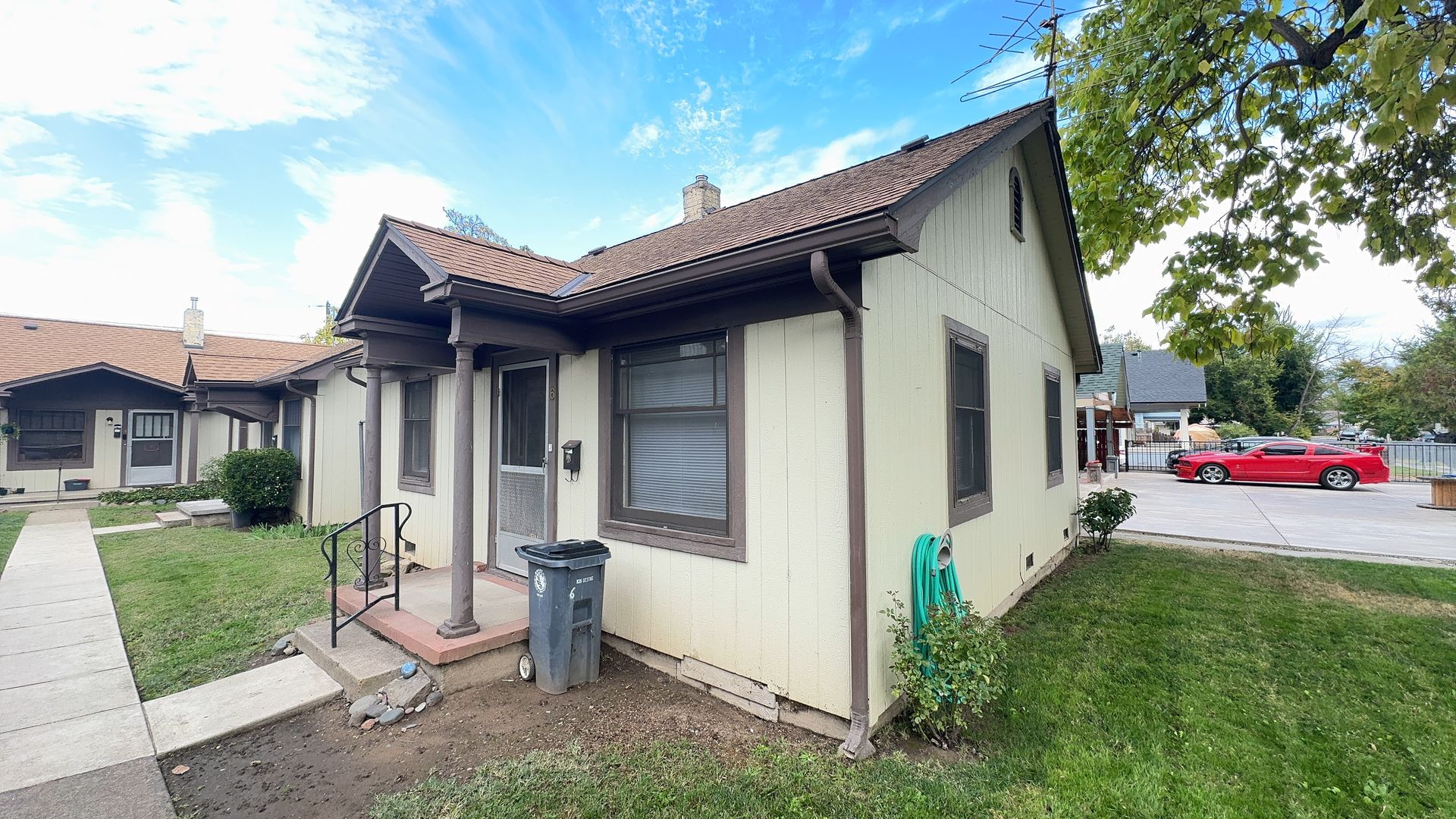 Medford Apartment: 920 W 11th St. #1-6