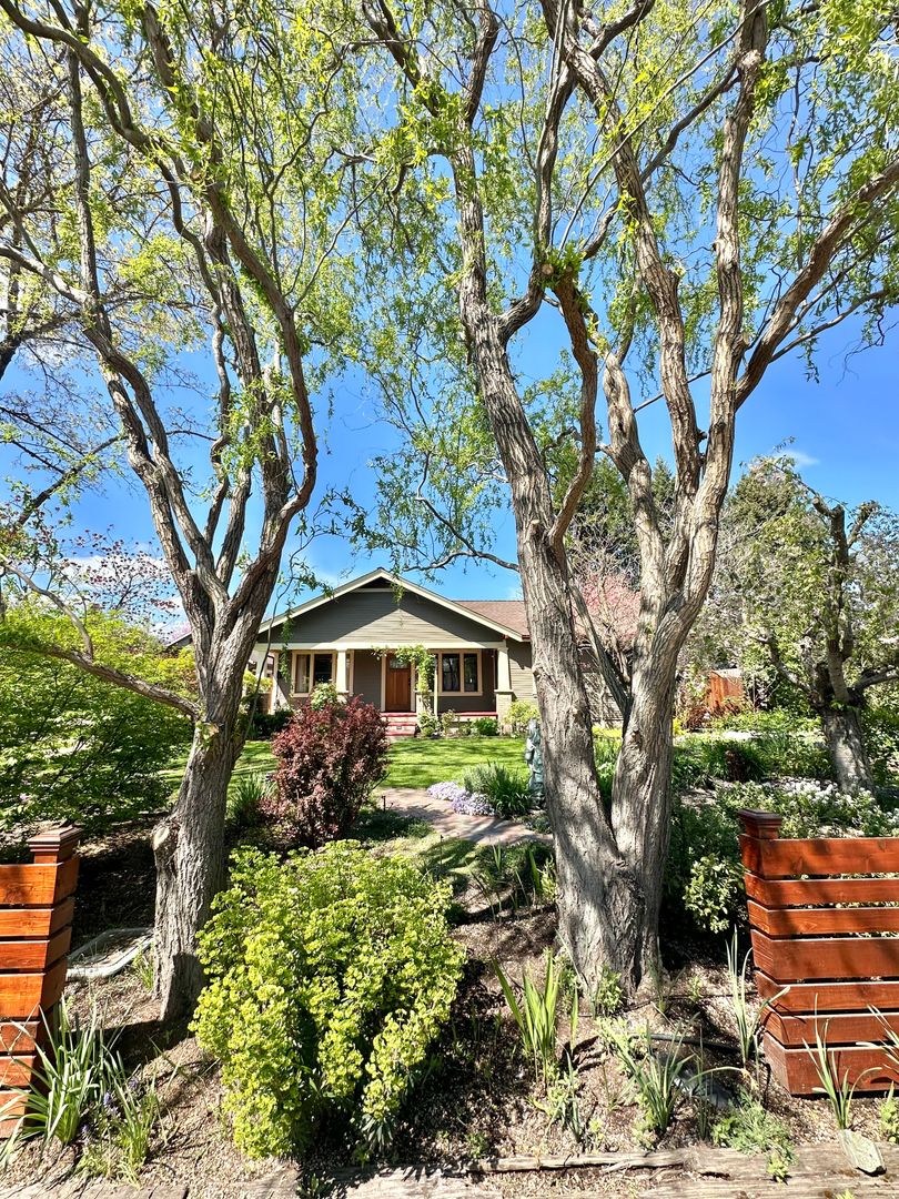 Medford House: 2180 Milford Drive