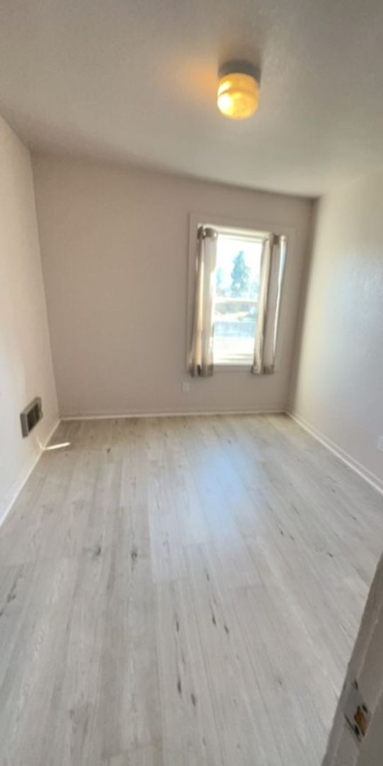 Glendale Apartment: 552 SE Pacific Avenue #1-10