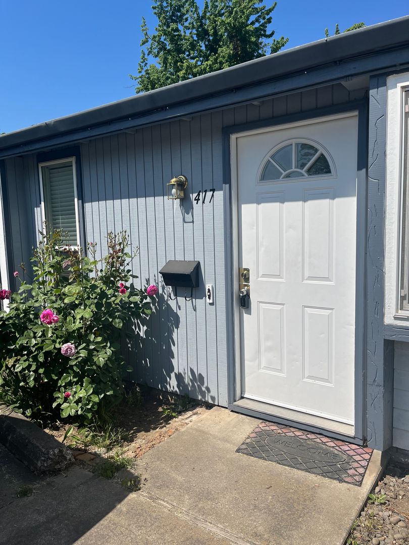 Medford Apartment: 417-419 N Columbus Ave