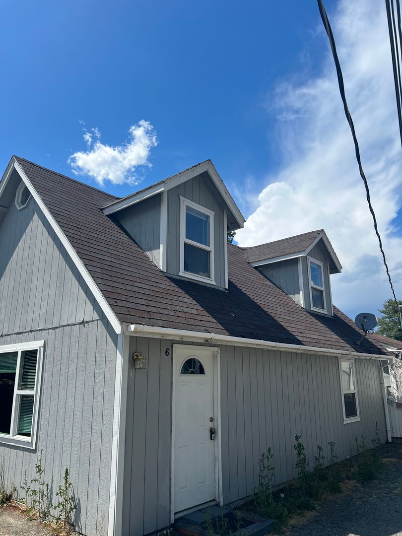 Grants Pass Apartment: 1878 Rogue River Hwy #1,2,3,4,5,6,8