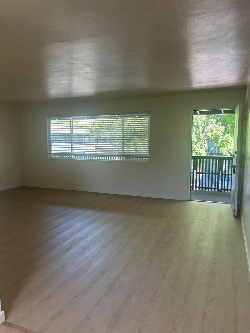 Medford Apartment: 721 Bennett Ave #1-12