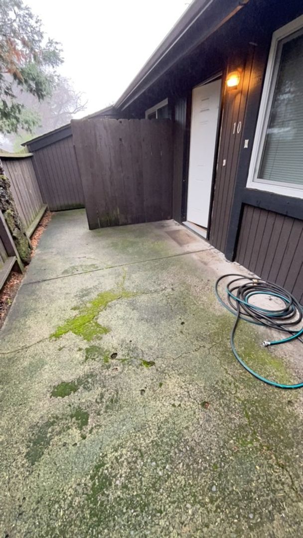 Medford Apartment: 1165 Morrow Rd. #1-24