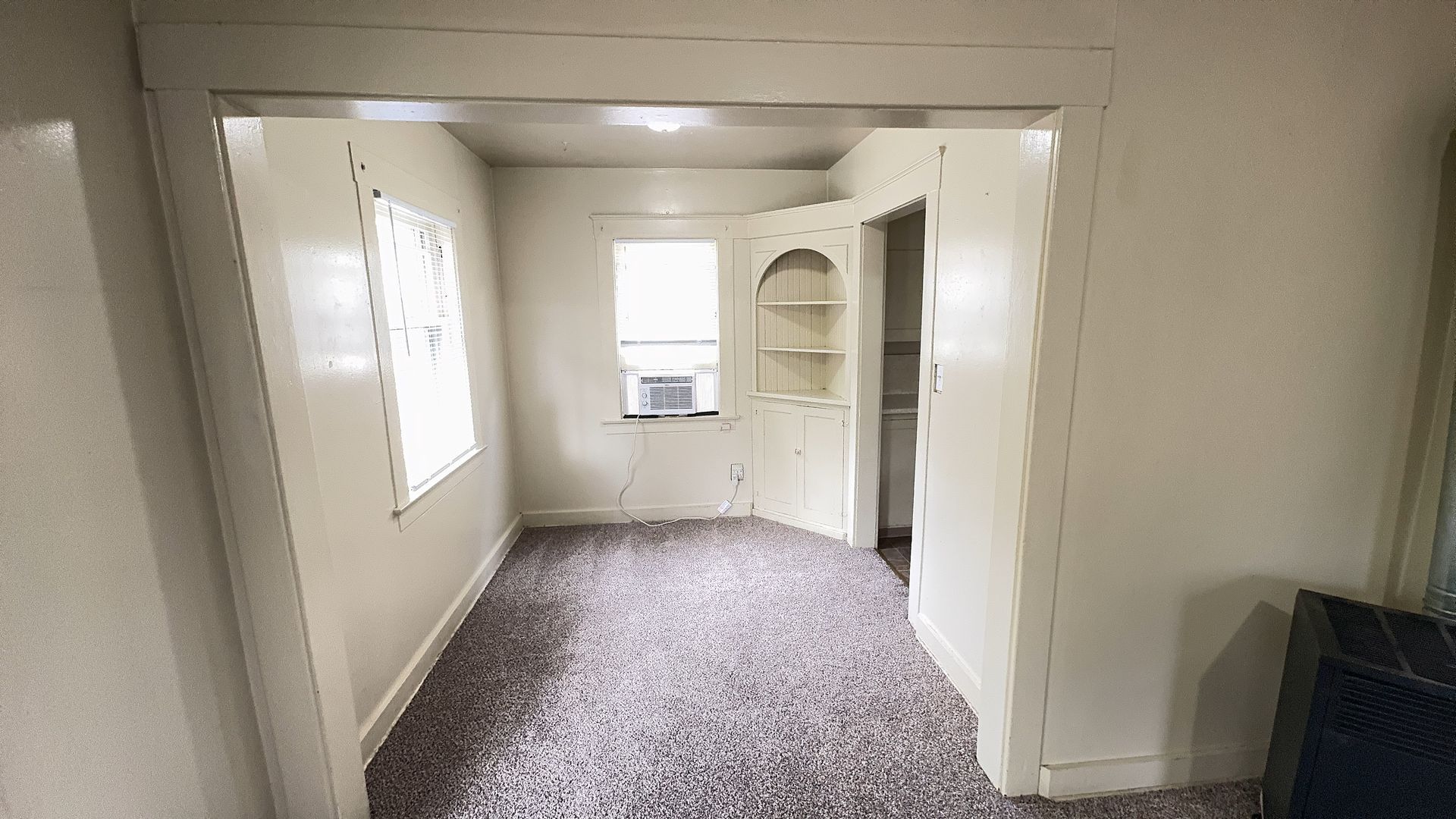 Medford Apartment: 920 W 11th St. #1-6