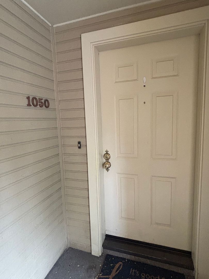 Ashland Apartment: 1046-1056 E Main