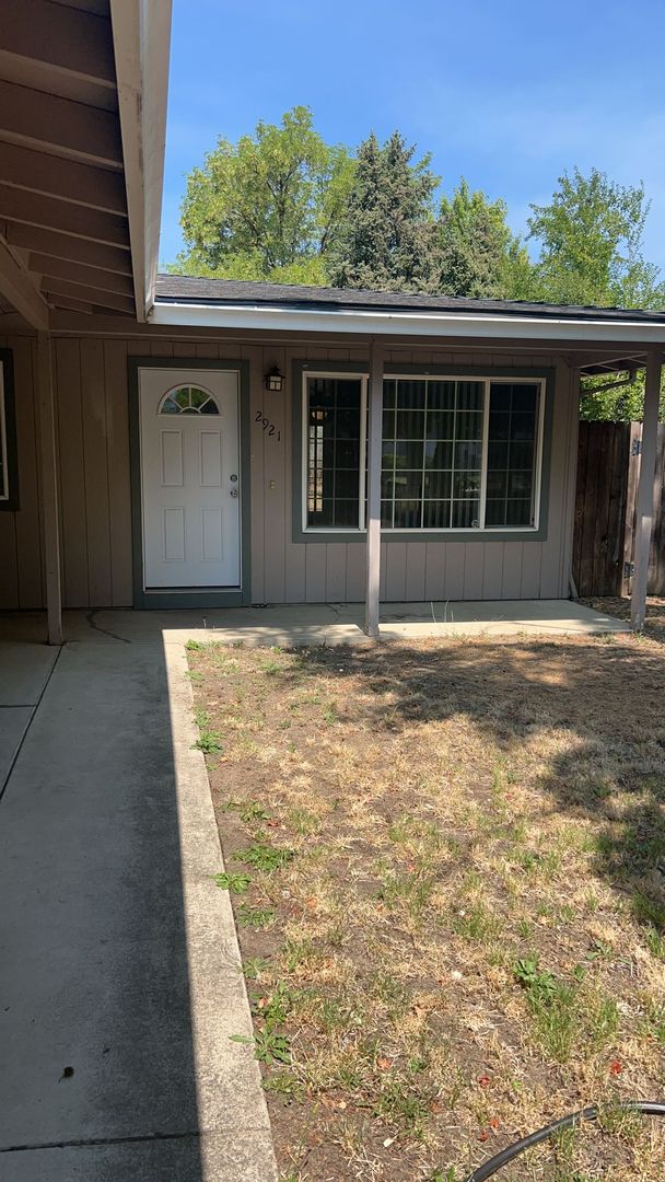 Medford Apartment: 2919 - 2921 Juanipero Way