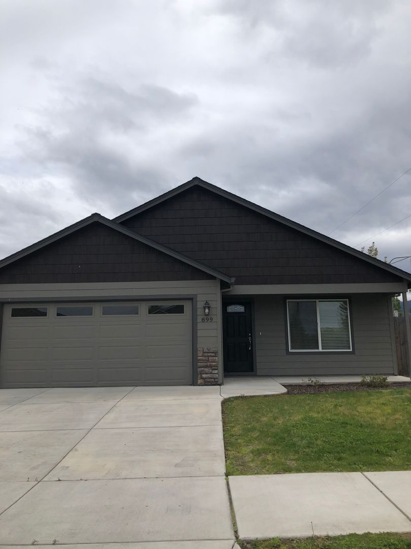 Medford House: 899 Trinity Way