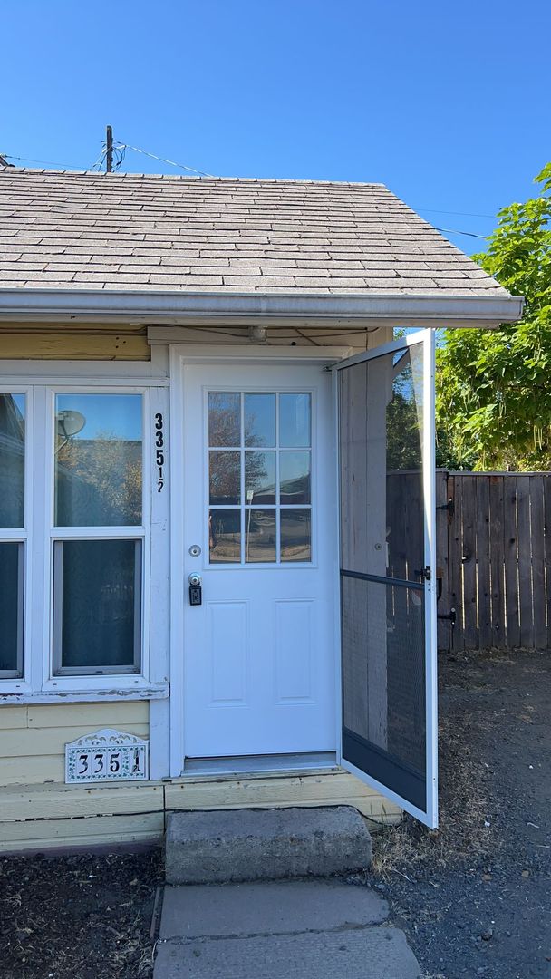 Medford Apartment: 335-335.5 W Second St.