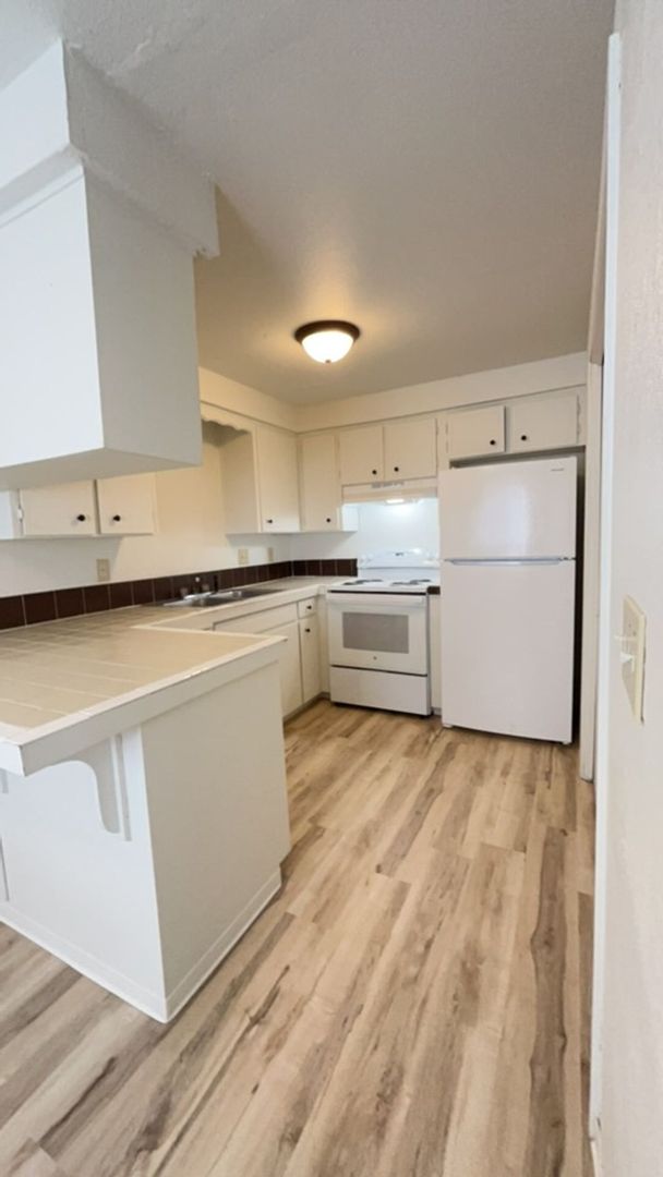 Medford Apartment: 2310/1-8 Table Rock Rd
