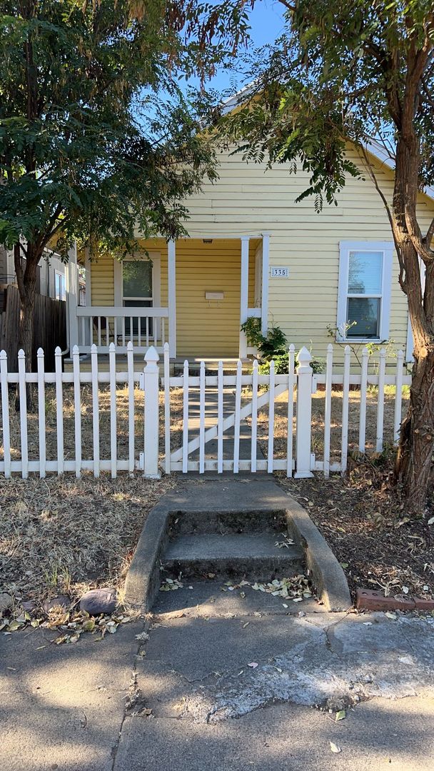 Medford Apartment: 335-335.5 W Second St.