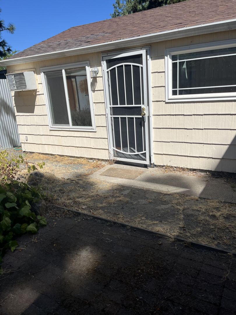 Ashland Apartment: 611 Normal Avenue (House) 601 Normal Avenue (ADU)