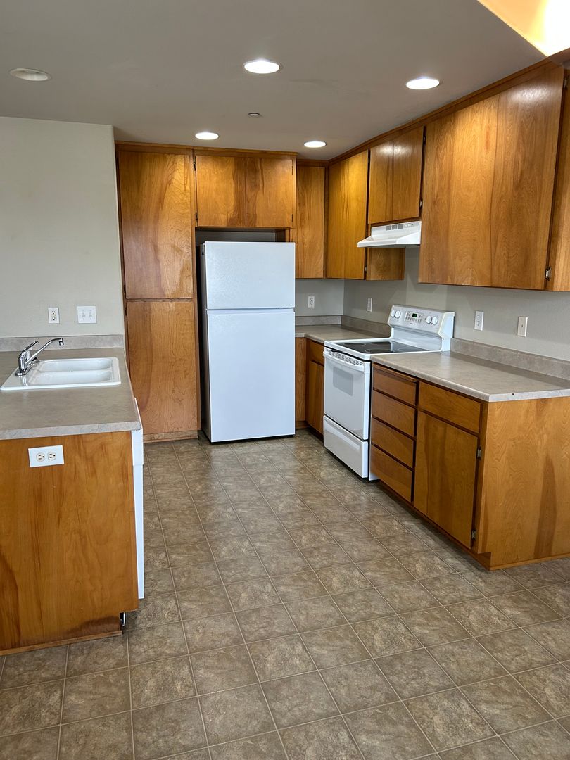 Medford Apartment: 3149 Forest Hills #3,4,7,8