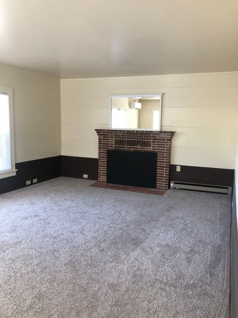 Medford Apartment: 1032 & 1038 Woodrow Lane