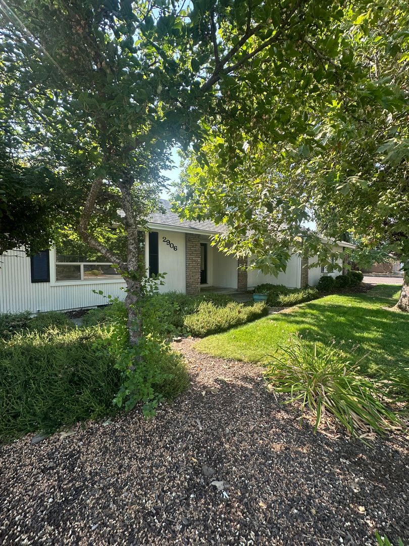 Medford House: 2906 Aldersgate Rd.