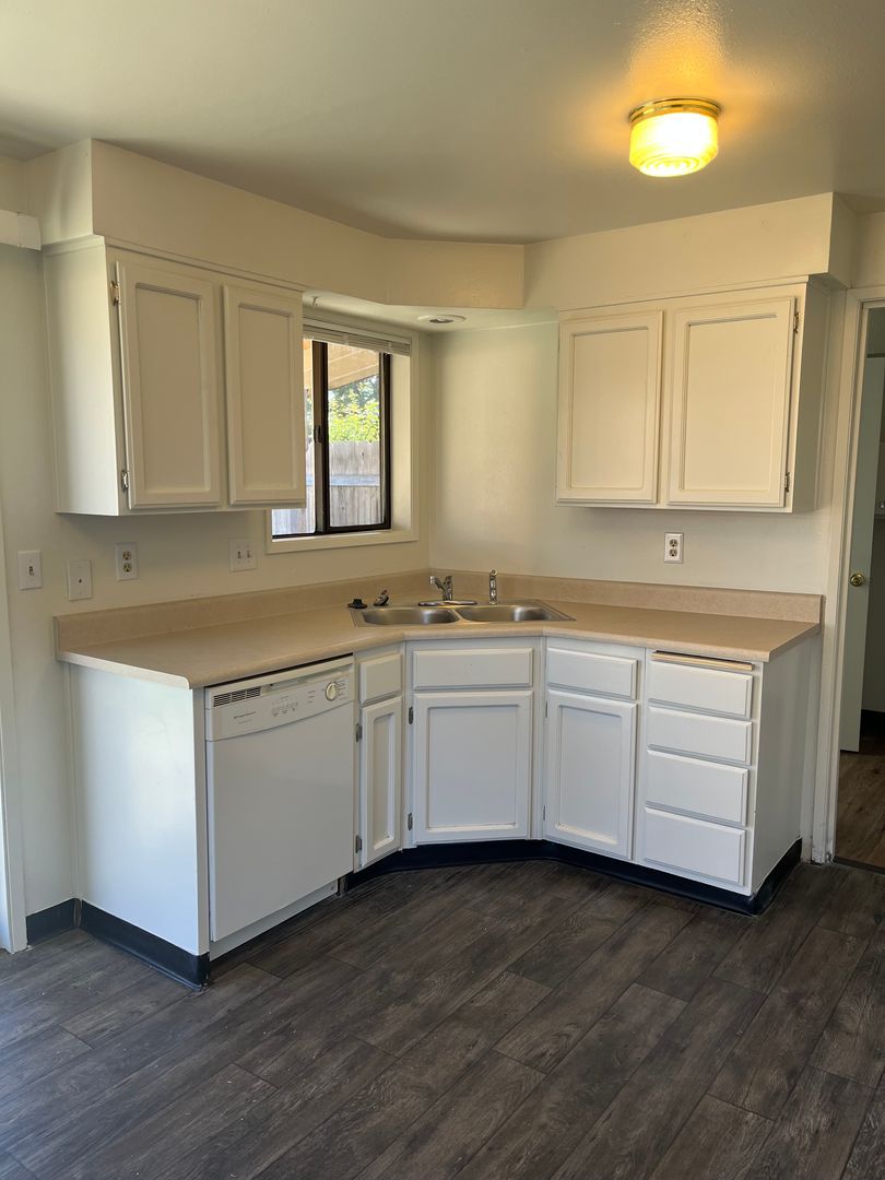 Medford Apartment: 511 & 513 Plum