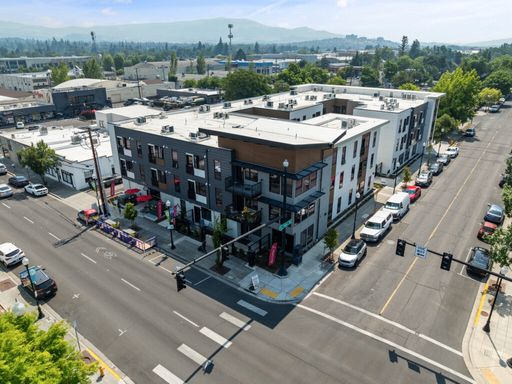 Check out this 2 bedroom urban apartment close to downtown Medford, Oregon! – photo 1