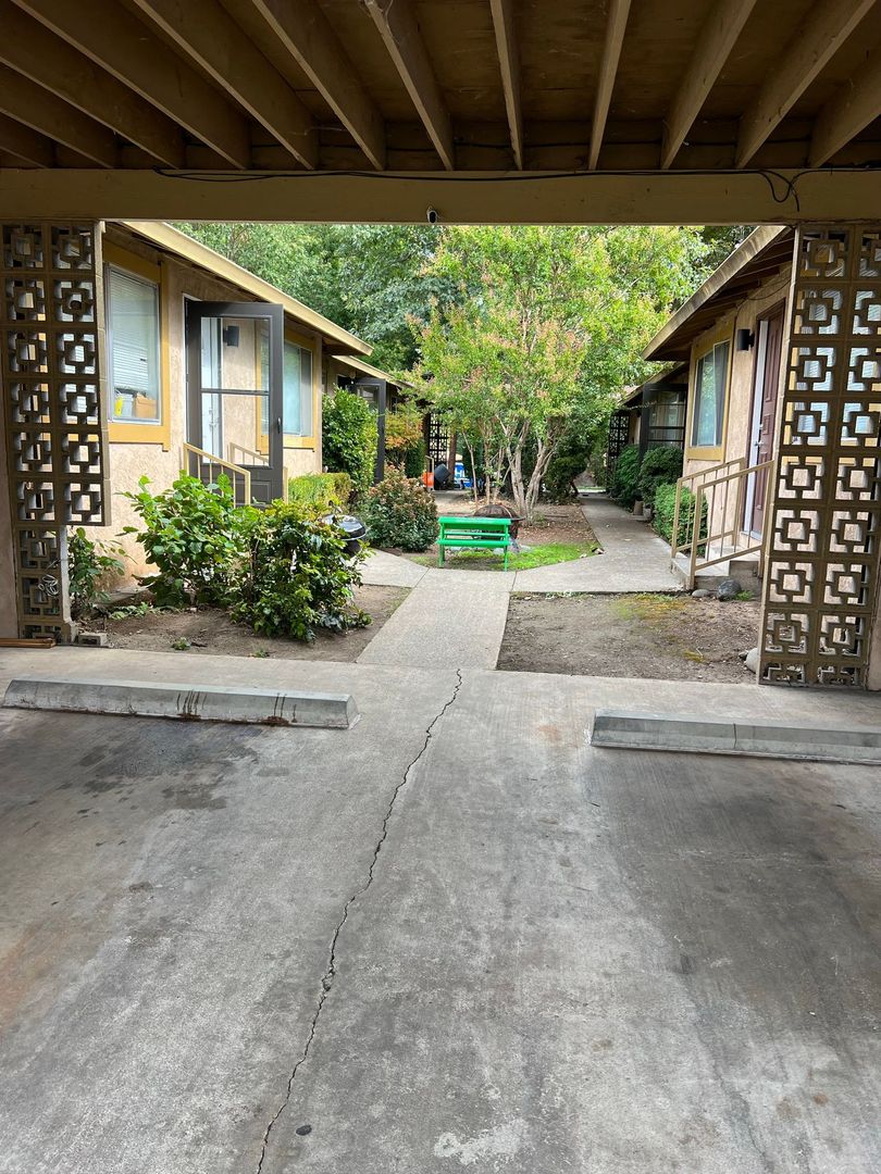 Rogue River Apartment: 145 Cedar St. #1-6