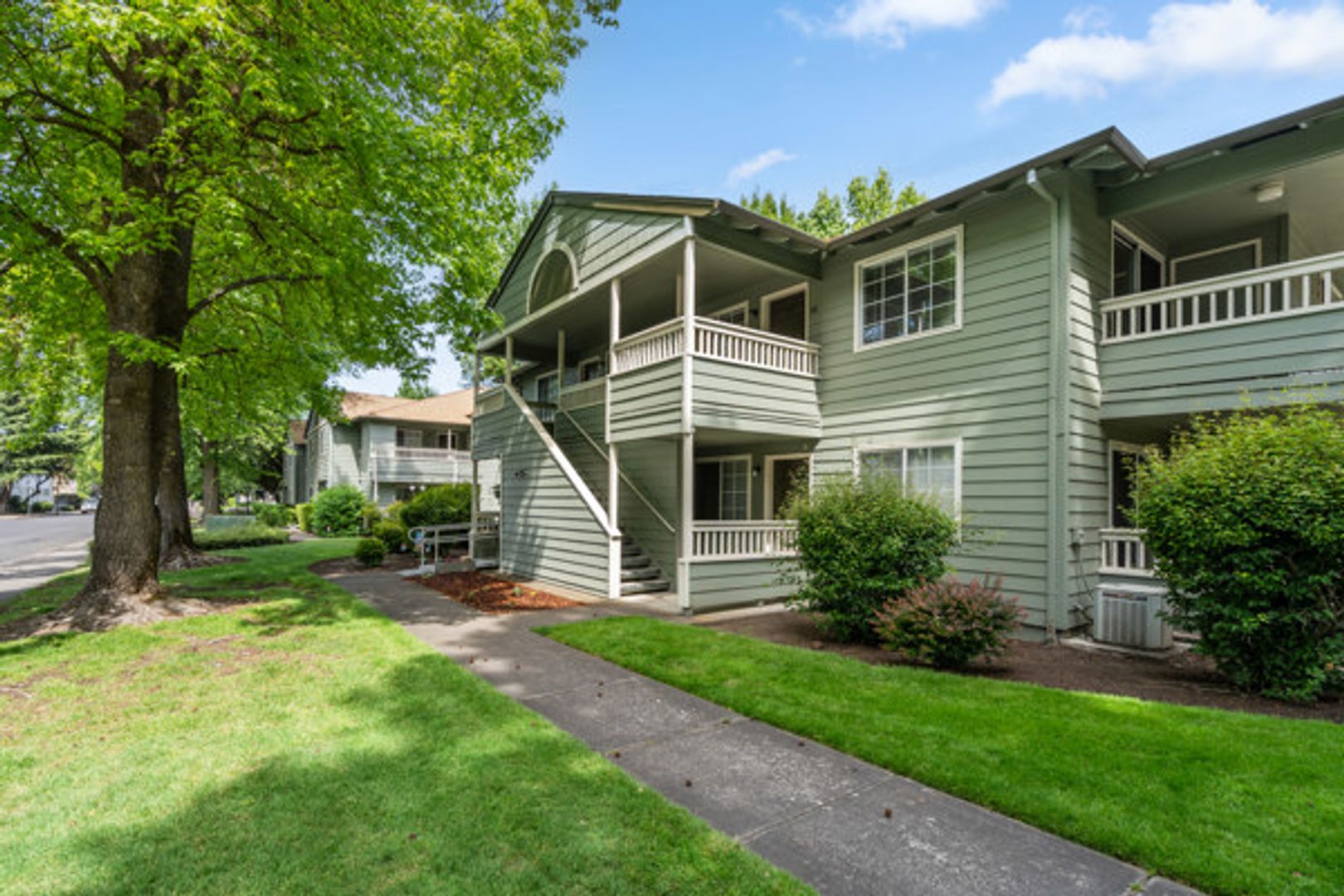 Medford Apartment: 1290 Morrow Road