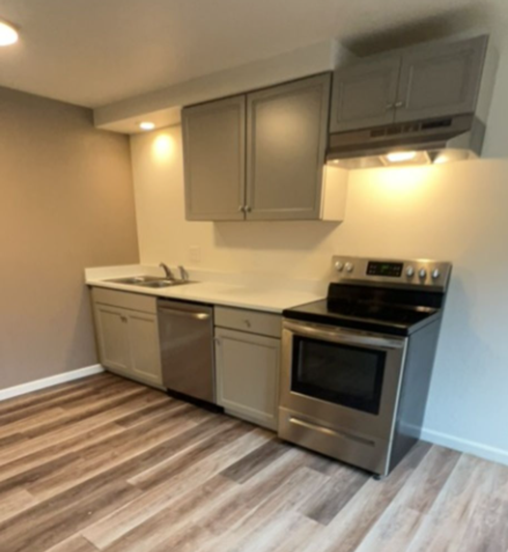 Rogue River Apartment: 145 Cedar St. #1-6