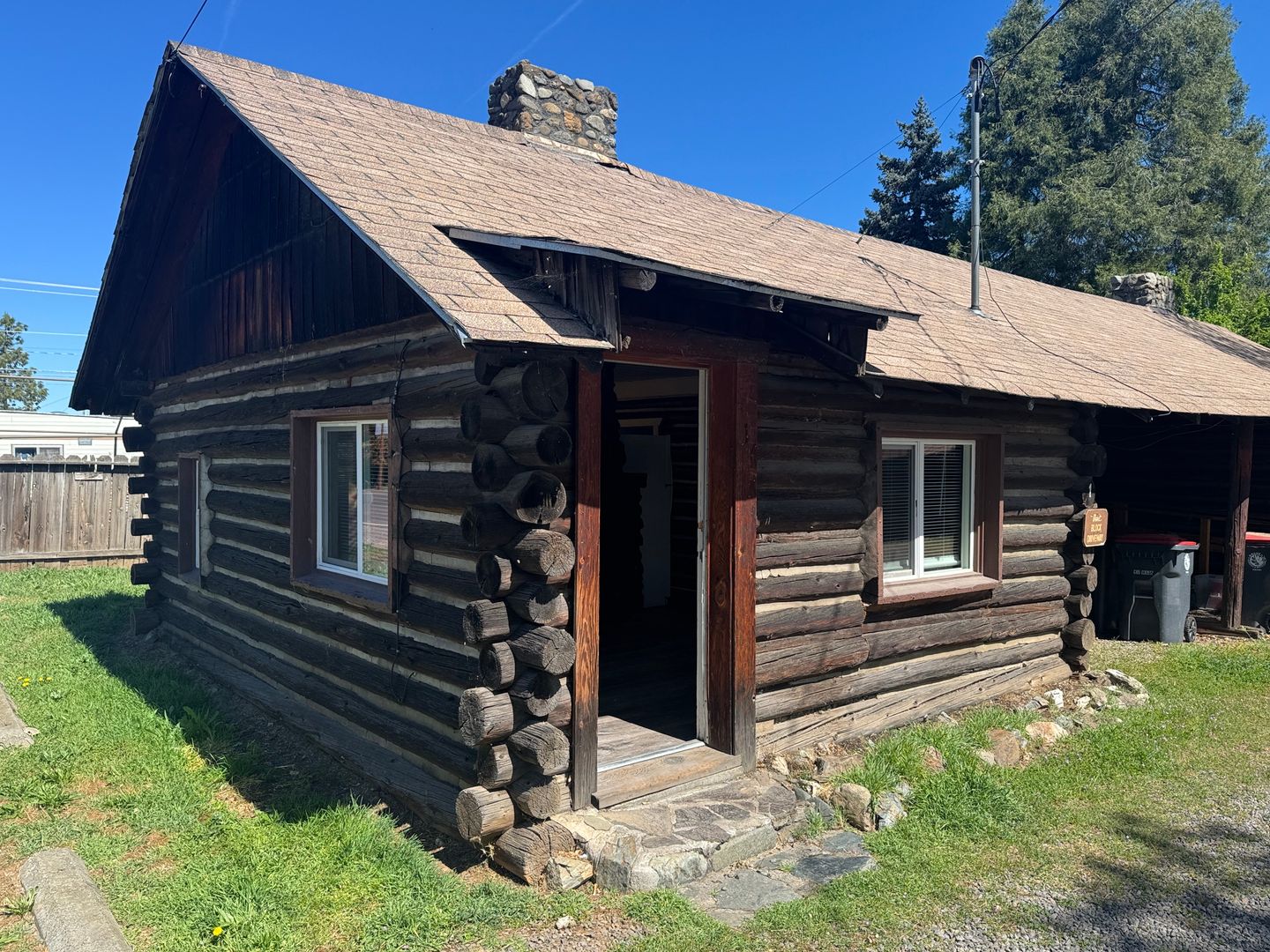 Medford Apartment: 1221 Thomas Rd. #1-7