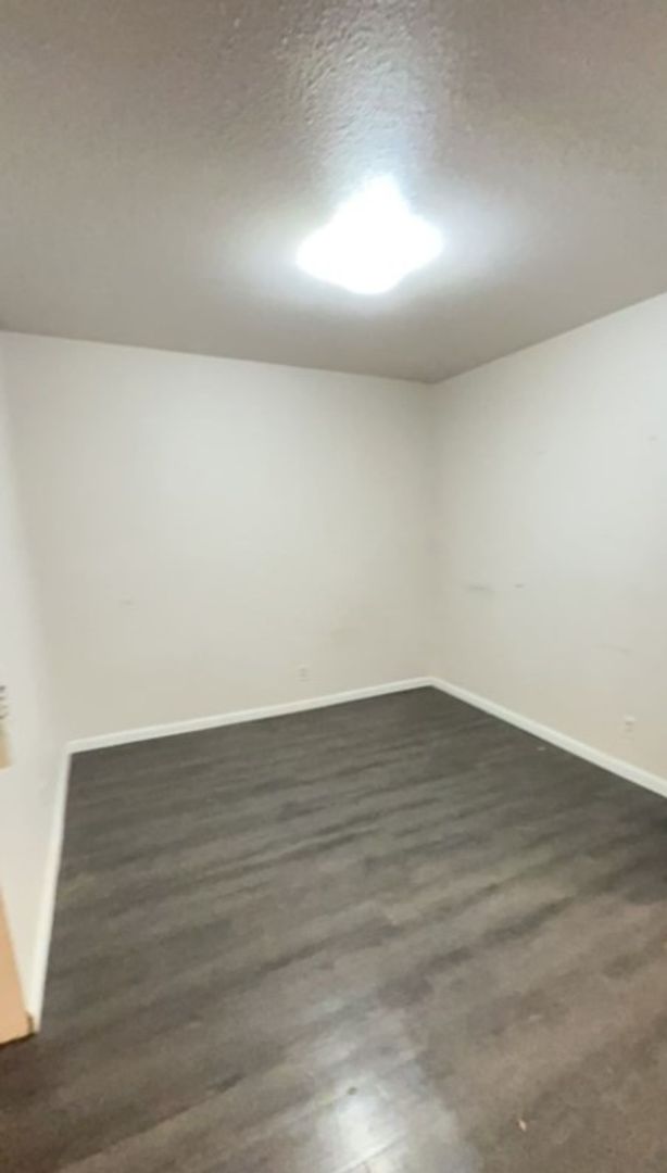 Glendale Apartment: 552 SE Pacific Avenue #1-10