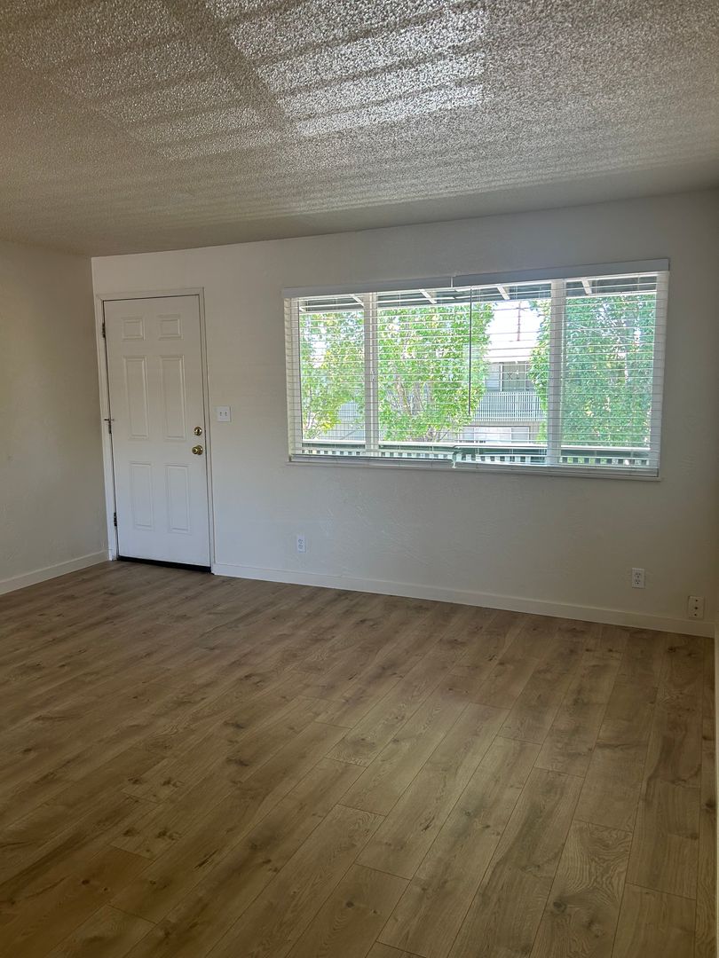 Medford Apartment: 725 Bennett Ave #1-12