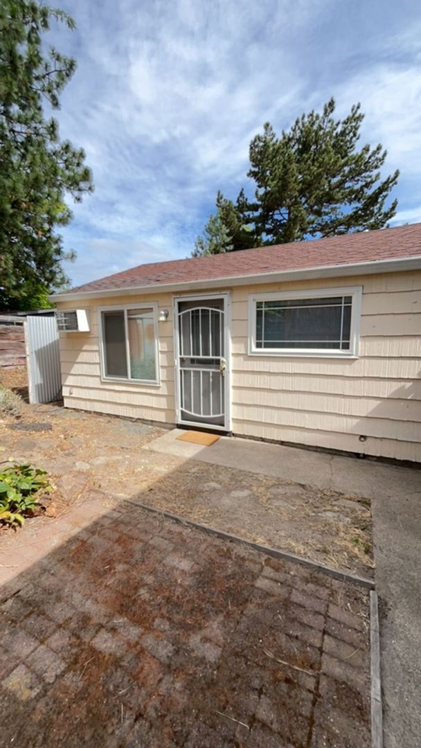 Ashland Apartment: 611 Normal Avenue (House) 601 Normal Avenue (ADU)