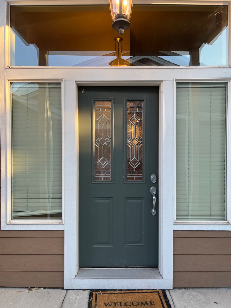 Central Point House: 310 Live Oak Loop