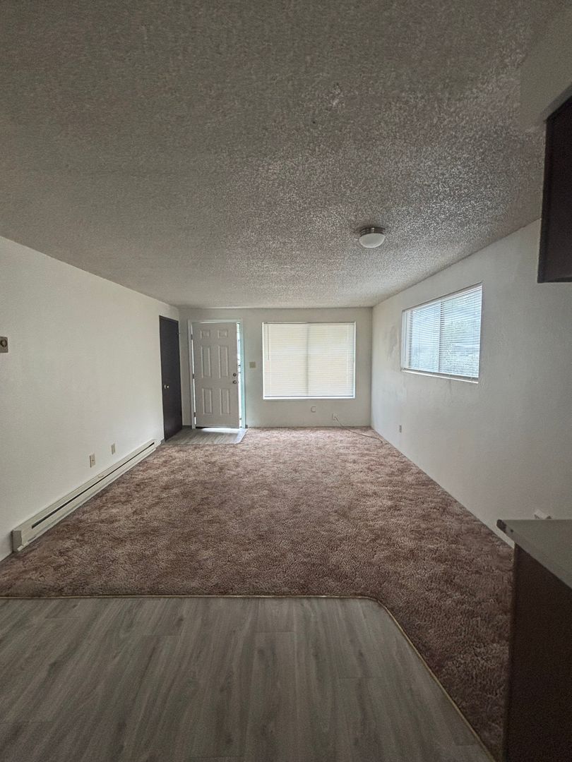 Ashland Apartment: 1749 Siskiyou Blvd1-16