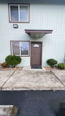 1BED/1BATH - WASHER DRYER, PRIVATE PATIO, OFF STREET PARKING, SPACIOUS LIVING AREA