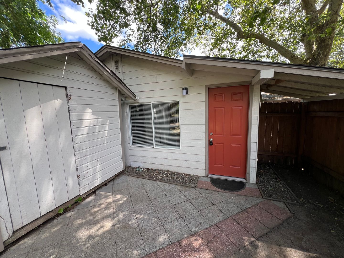 Grants Pass Apartment: 412 NW Manzanita Ave #A & #B