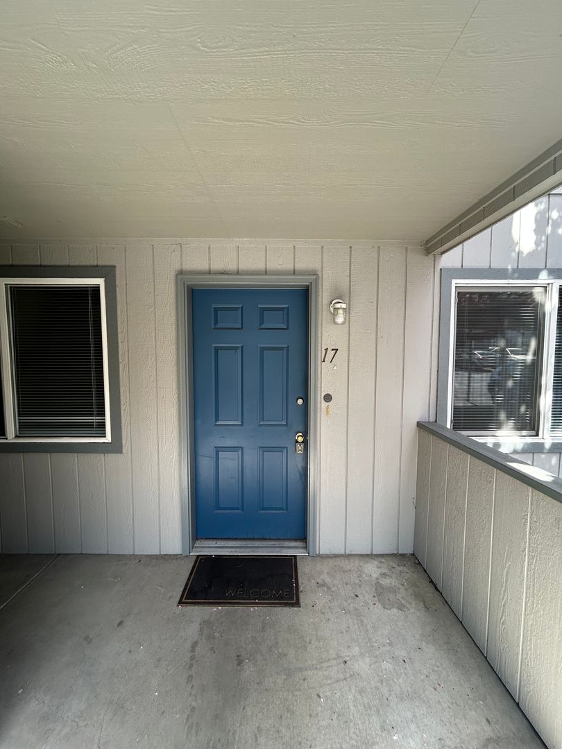 Medford Apartment: 1101 Woodrow Lane