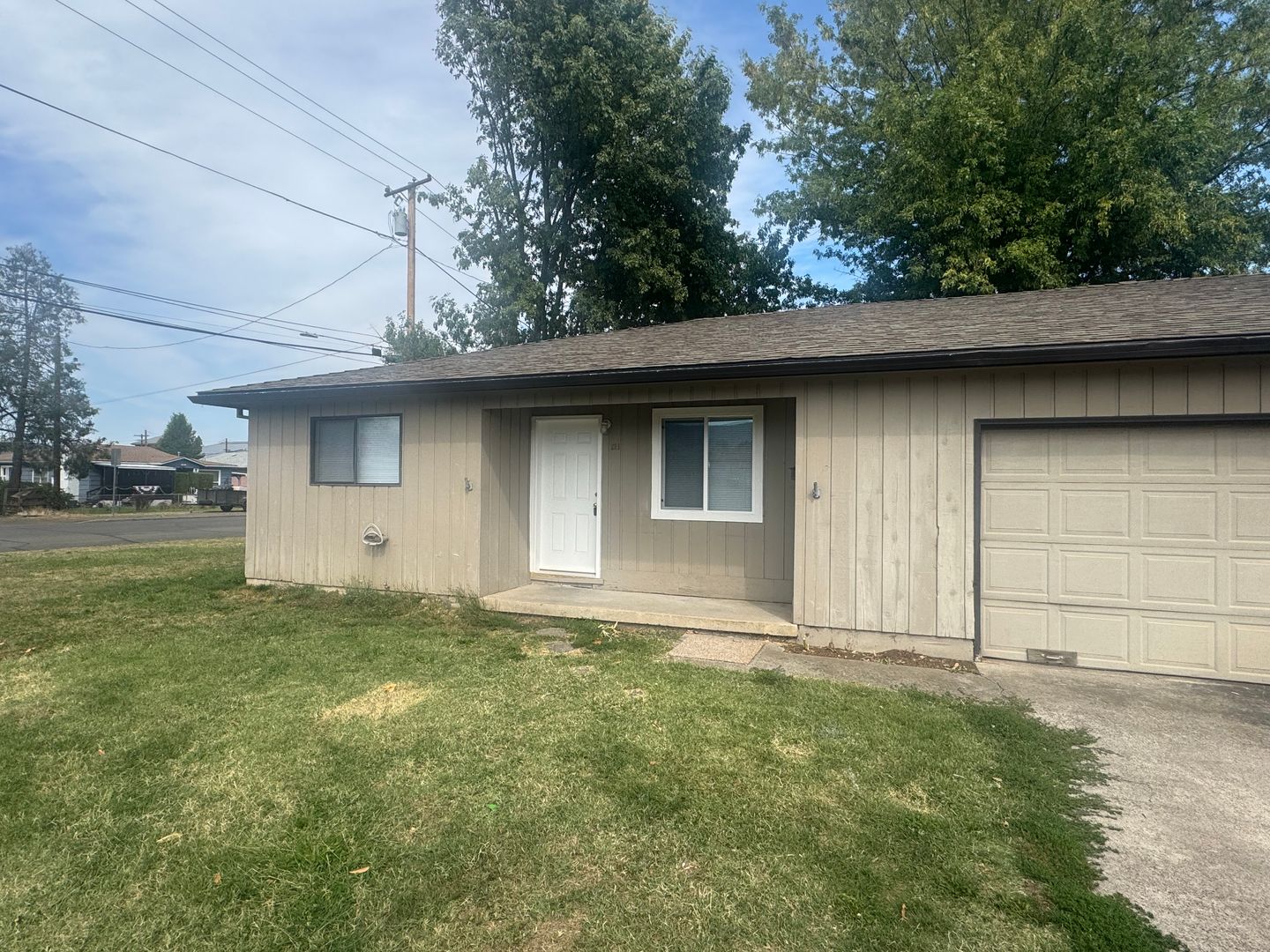 Central Point House: 521 S 1st Street