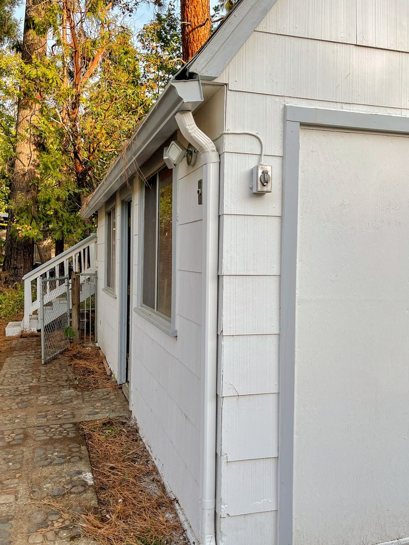 Rogue River Apartment: 7015 Rogue River Hwy