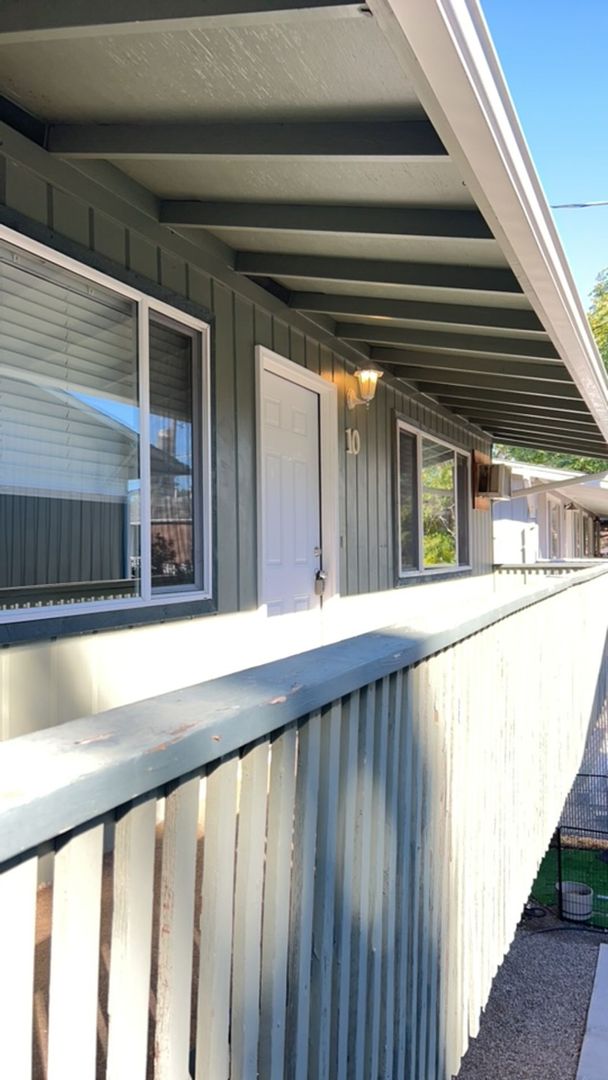 6508-2g - 725 Bennett Ave #1-12