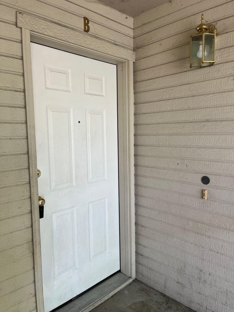 c210.3x - 3040 Sheraton Ct. A-D