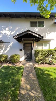 2 Bed 1.5 Bath Rental at 475 N. Main St. #4, Ashland, OR – photo 1