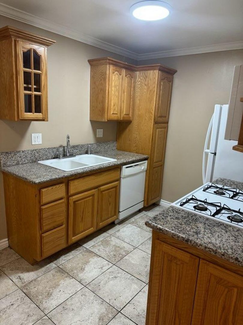 Temple City Apartment: 5219 - 5223 Tyler Ave