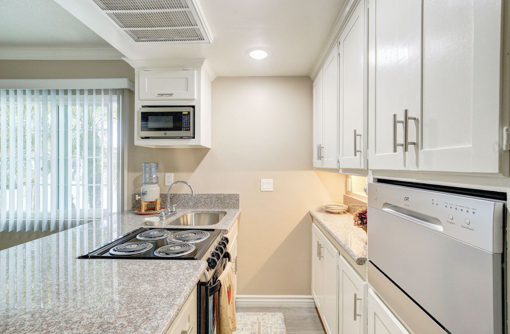 Arcadia Apartment: 812 W Huntington Dr