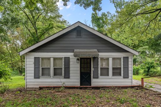 Single Family Home for Rent! | Brand New Renovations like Paint, Flooring, Lighting, Kitchen, etc – photo 1